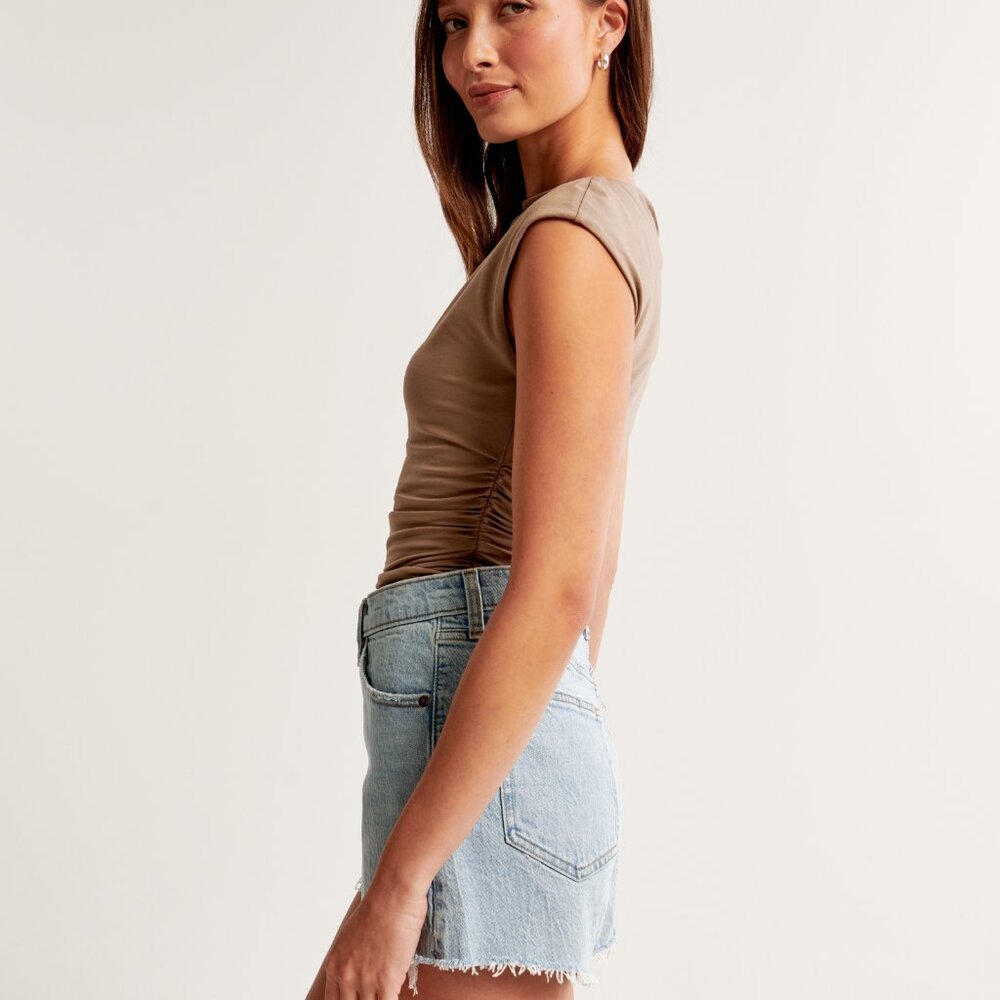 A&F High Rise 90s Cutoff Short - Picture 3 of 14